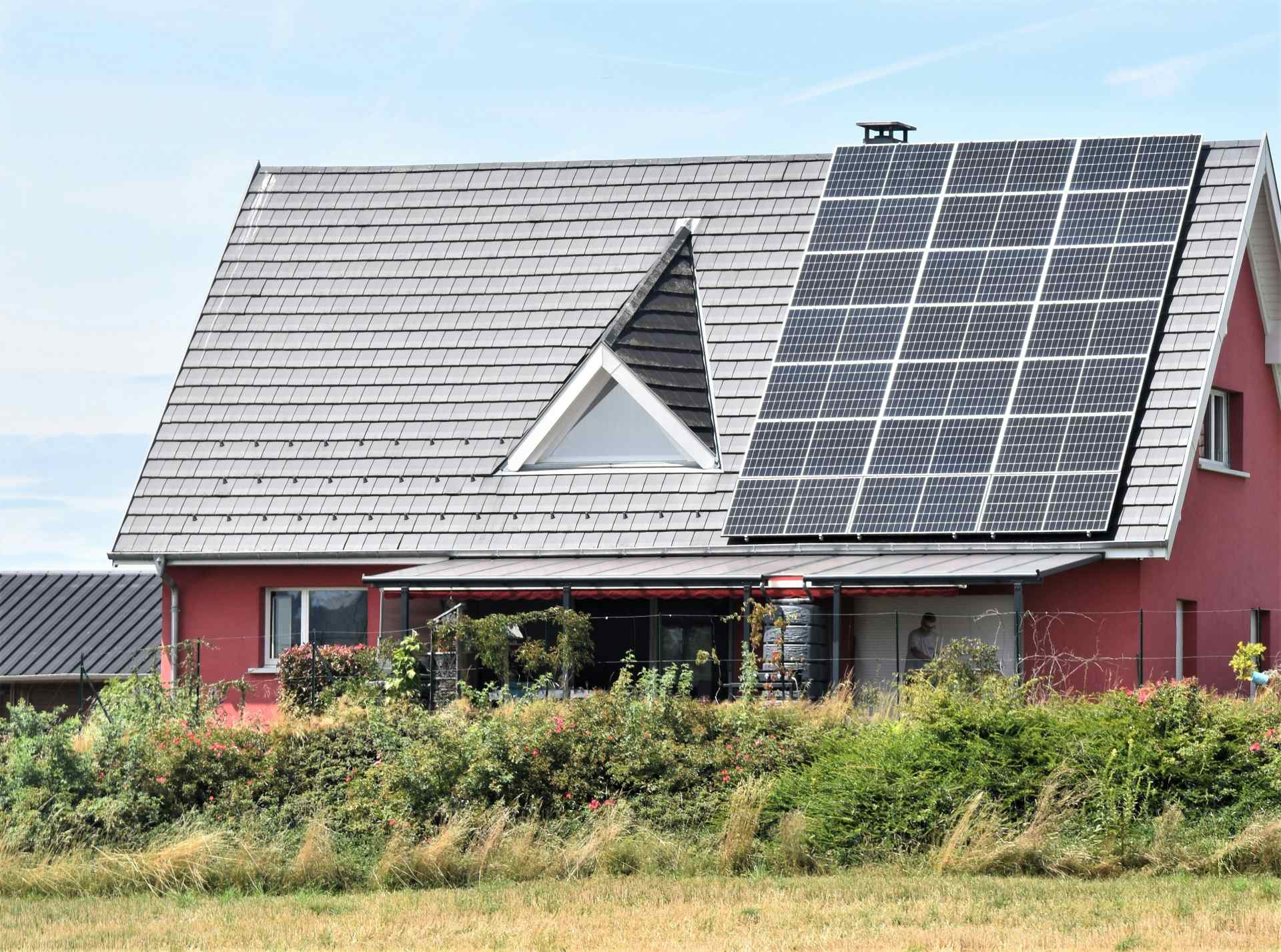 Haus mit Solarpanelen